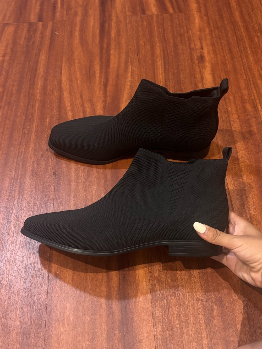 VIVAIA Ryan Slip-On Chelsea Boots